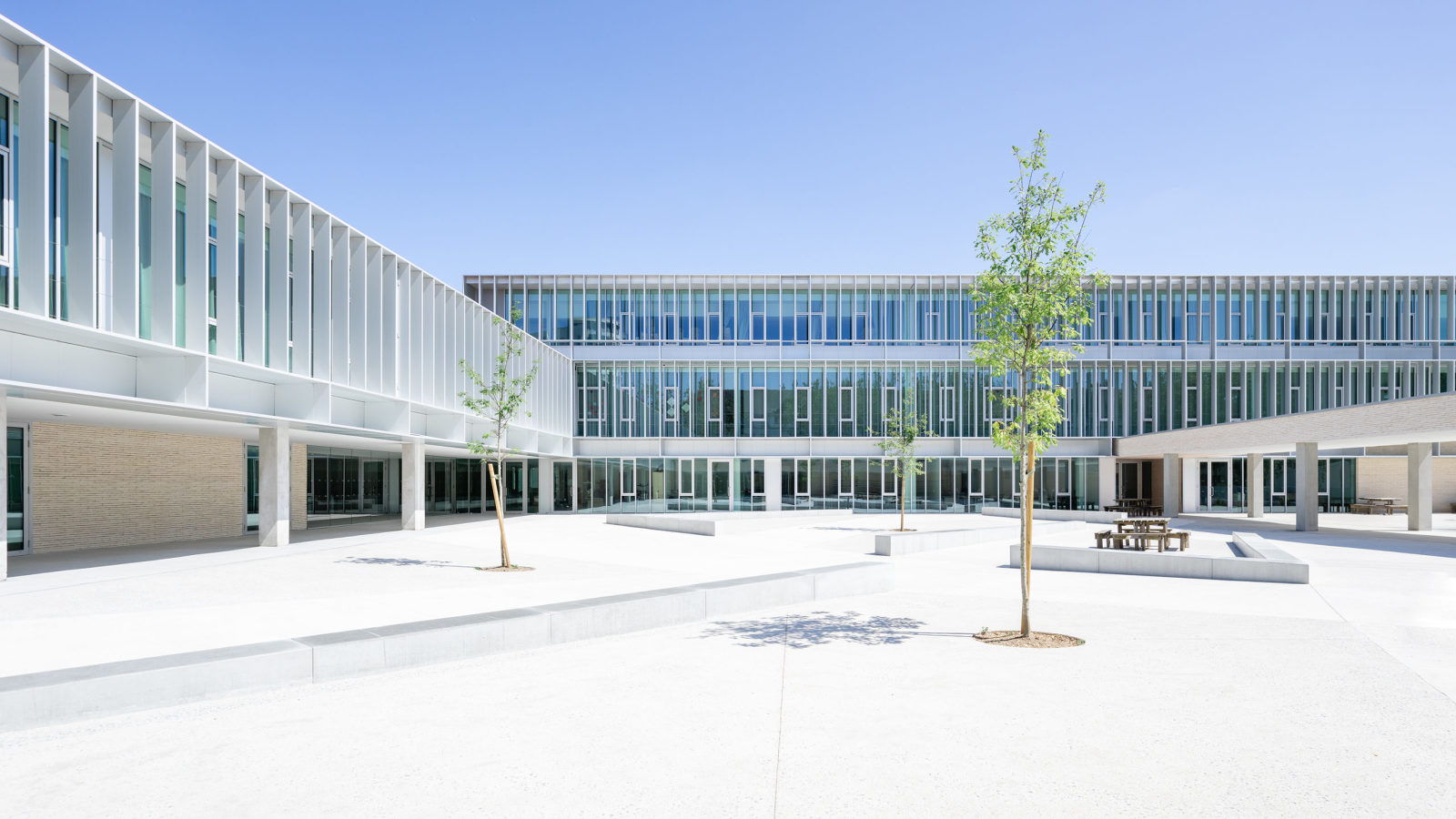 Cour interieure college Brizeux DDL Architectes